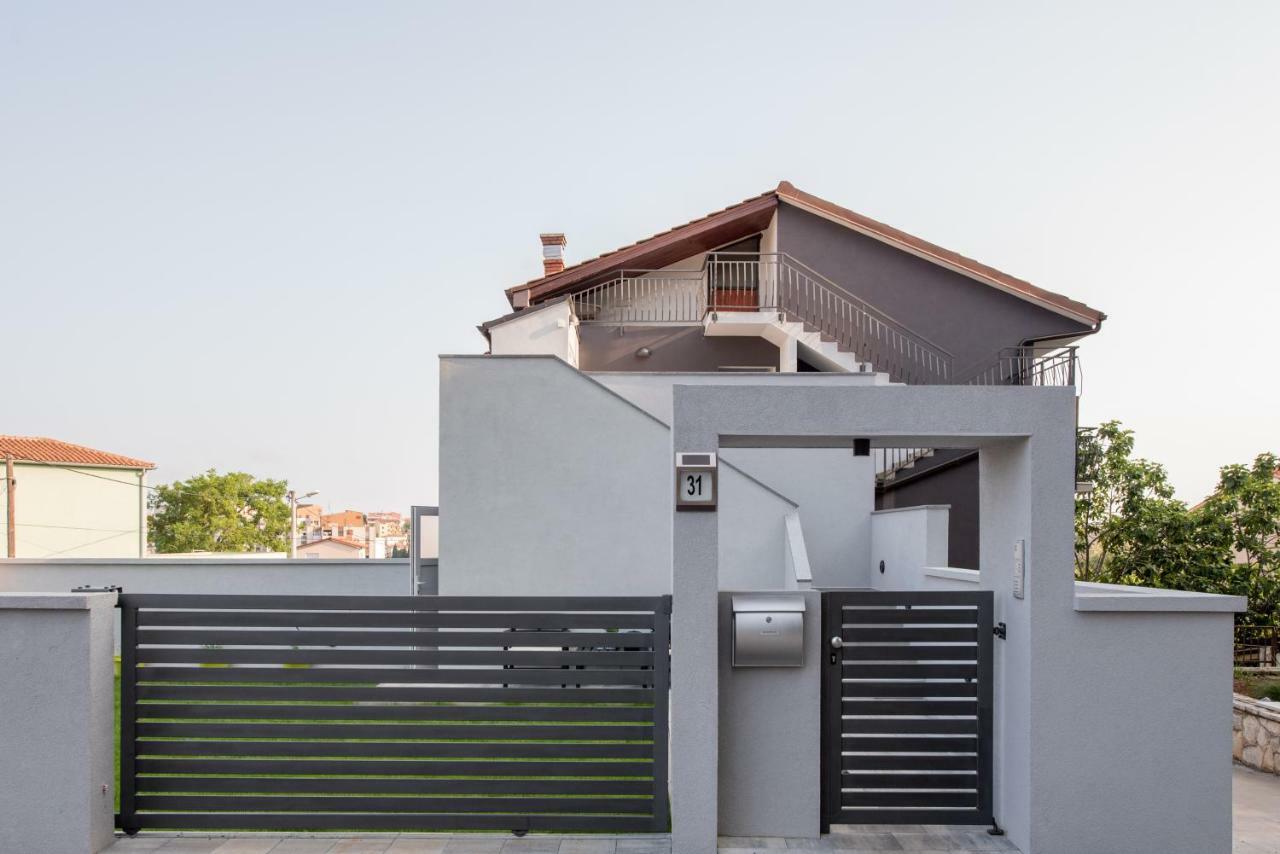 Art Design Apartments Pula Ngoại thất bức ảnh